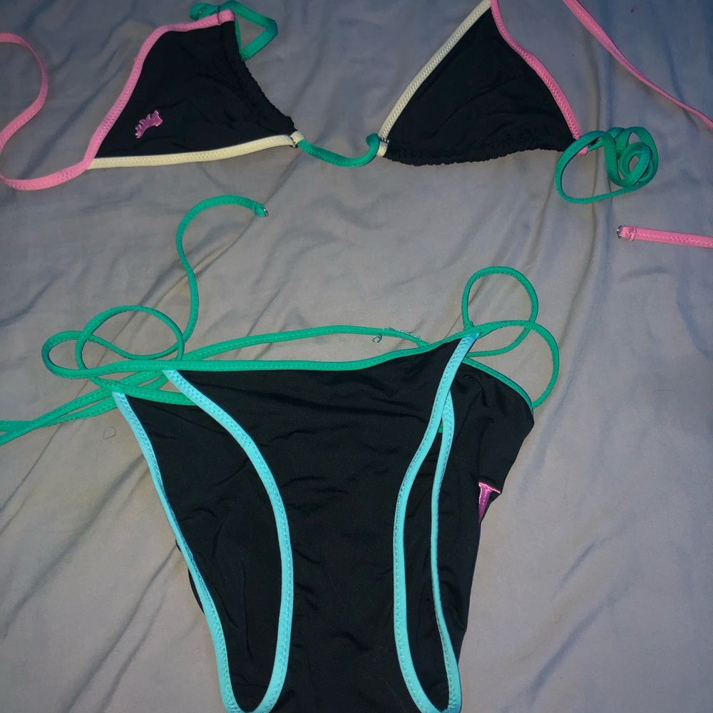 “Juicy” bikini